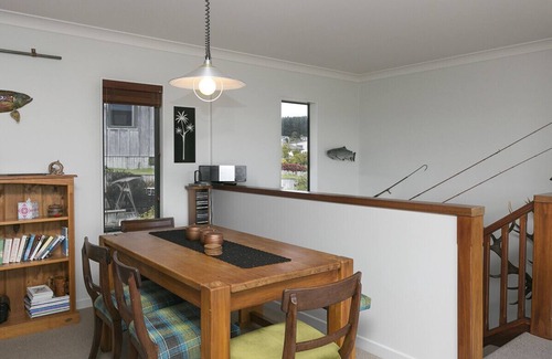 Motuoapa Cottage | Lake Magic - Motuoapa Holiday Home