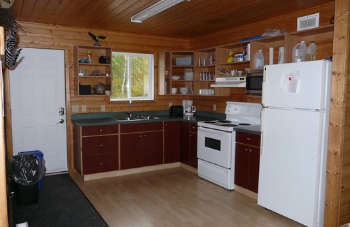 The Narrows House | Lake Manitoba Narrows - Lovely Lakefront Cottage