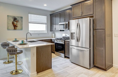 Pinal County Apartment | Lake + Mtn Views: Modern Apache Junction Getaway