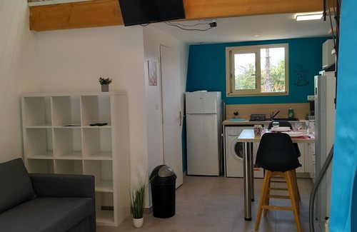 Saint-Pardoux House | Lake on foot! Bright studio+mezzanine, TV, WIFI, terrace, parking, near village