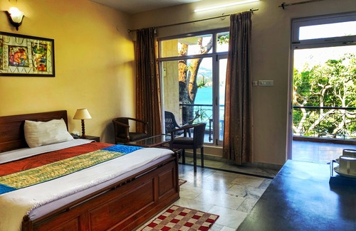 Bhimtal Hotel | Lake Retreat offers the most stunning lake view and landscapes in the Himalayas.