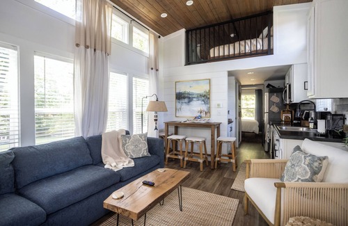Anderson House | Lake Retreat- Mins to CU- Kayaks, Fire Pit, Dock