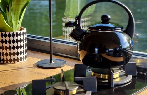 Goyatz Boat Rental | Lake time in a houseboat with fireplace & sauna on Lake Schwielochsee