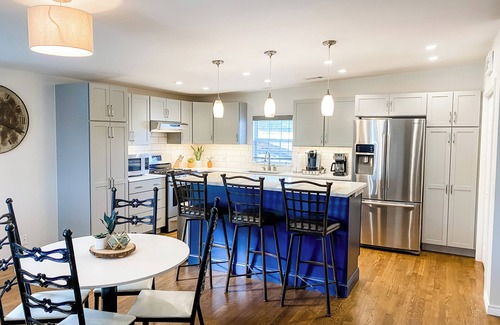 Paleface Lake Country Estates House | Lake Travis Waterfront Gated House w/Private Boat Dock.