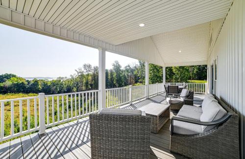 Grand Rivers House | Lake View and Deck Group Getaway in Grand Rivers!