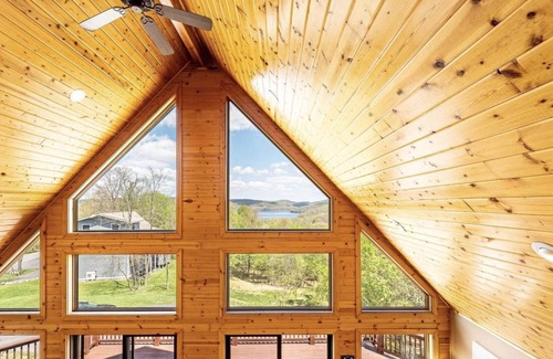 Oakland Ski Chalet | Lake View Chalet with Hot Tub and Fire Pit