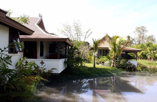 Choeng Doi Cottage | Lake view cottage w/pantry, FREE bikes & pool