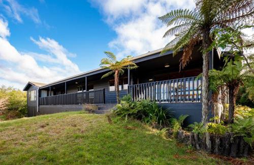 Pukawa House | Lake View Lodge - Taupo Holiday Home