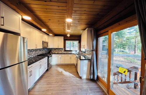 Tahoe City House | Lake View Mountain Retreat - Tahoe City - Newly Remodeled