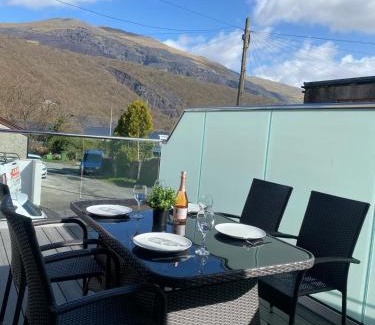 Gallt Y Foel House | Lake view townhouse