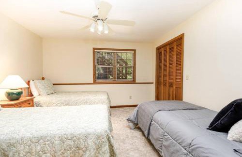 The Galena Territory House | Lake Views! Hot Tub! Family & Pet Friendly!