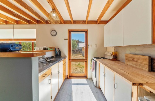 Tauranga Taupo House | Lakefront Cottage - Lake Taupo Holiday Home