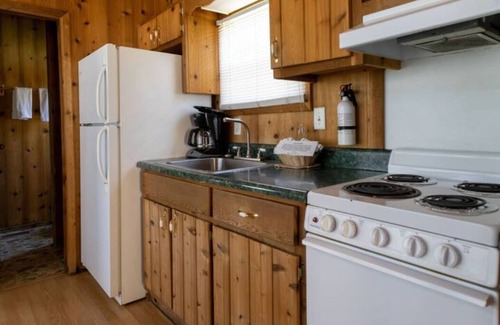 Cadiz Cottage | Lakefront Family Fort 81 - Dog Friendly