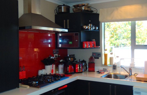 Lake Hawea House | Lakefront Fantail House