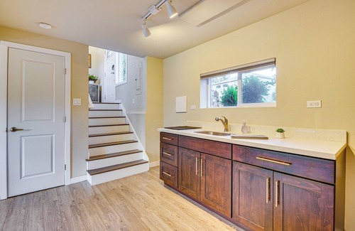 Silver Lake Cottage | Lakefront Gem: Balcony, Fire Pit & Yard in Everett