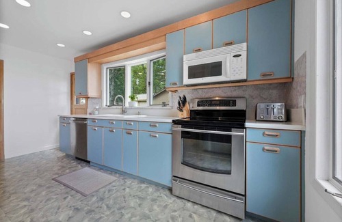 Higgins Lake House | LAKEFRONT HOME w BEACH @ HIGGINS LAKE!