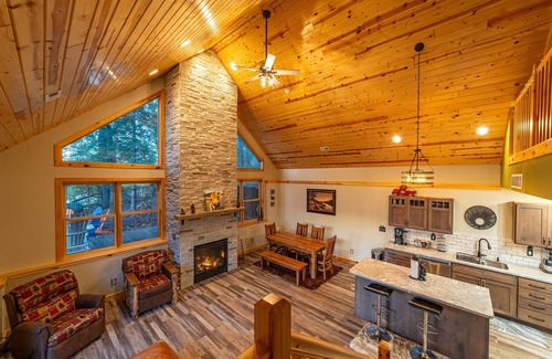 Turtle Lake Cabin | Lakefront, Hot Tub, Golf, Kayaks, ATV, Snowmobile Trails, St.Croix Casino