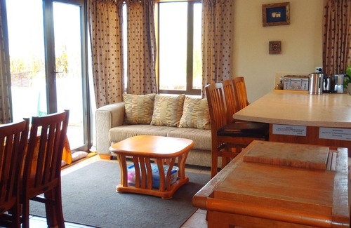 Lake Hawea House | Lakefront House - overlooking Lake Hawea