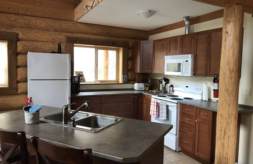 Lake Cowichan Hotel | Lakefront Log Cabin - Beaver Lake Resort - Airbnb Legal!