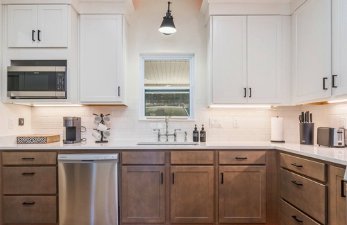 Mid America House | Lakefront Luxury Condos with Pool and Fire Pit