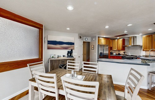 Bayshore - Klatt House | Lakefront Luxury on Campbell Lake – Spacious Anchorage Escape with Stunning View