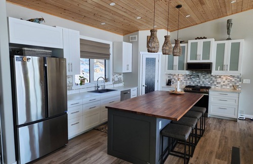 Saskatchewan Cottage | Lakefront Luxury with Hot tub