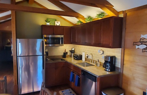 Leesburg Cabin | Lakefront Magic Wilderness Cabin