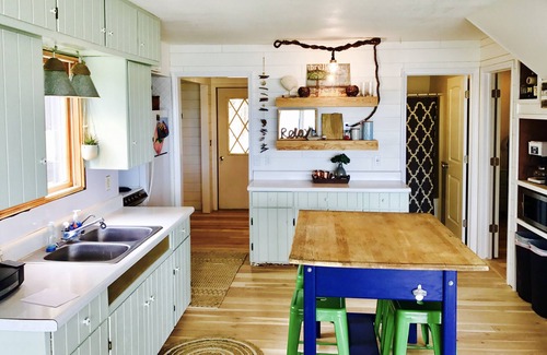 Beulah House | LAKEFRONT- On Big Platte Lake- COZY MODERN VINTAGE RETREAT