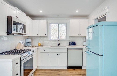 Mashpee House | Lakefront~Private Beach~Cape Cod family retreat