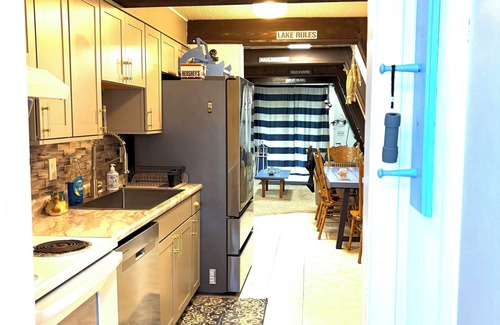 Fackler Cottage | Lakefront- Private Dock w/Kayaks! A Fisherman's Paradise!