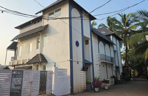 Arpora Villa | Lakefront, Pvt Pool, Caretaker - The BluJam Villa