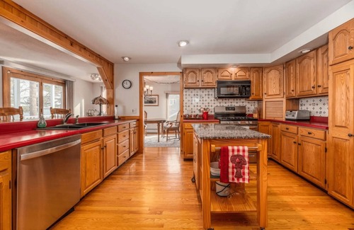 Standish House | Lakefront Retreat | Sleeps 10 | Private Beach