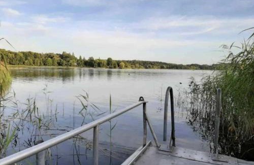 Ponitz am See Apartment | Lakefront Studio - Teil der HolidayEscapes Kollektion