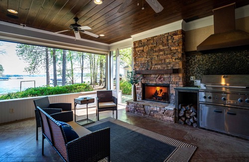Lake Oconee House | Lakefront with Pool, Hot tub, Pontoon Boat & Movie Theatre