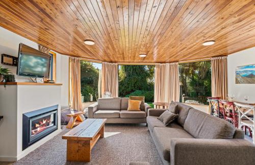 Wanaka House | Lakehouse Retreat - Wanaka Holiday Home