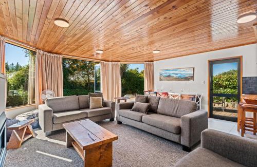 Wanaka House | Lakehouse Retreat - Wanaka Holiday Home