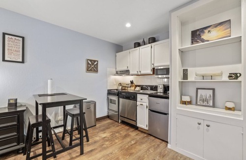 South Lake Tahoe Condo | Lakeland Hotel Style Studio Condo - Prime Location