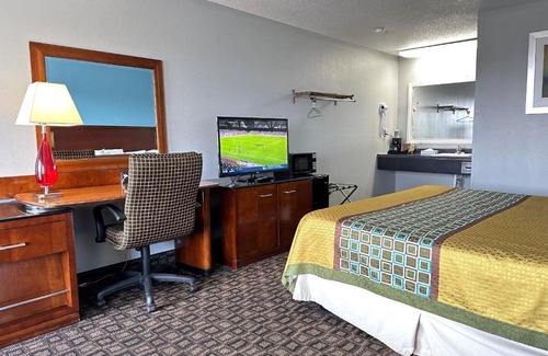 Warsaw Hotel | Lakes Inn