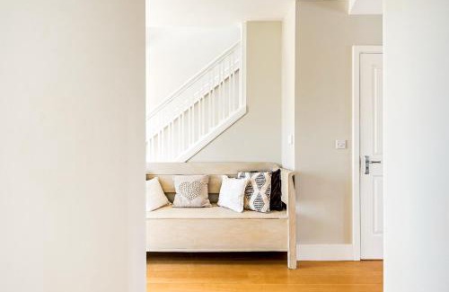 South Cerney House | Lakeshore