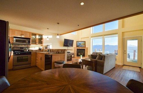 Homer Condo | Lakeshore Lodging Lodge 713