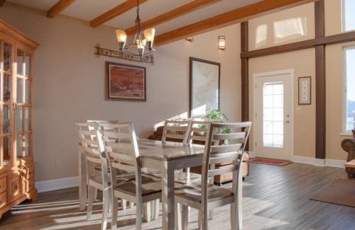 Homer House | Lakeshore Lodging Lodge 709