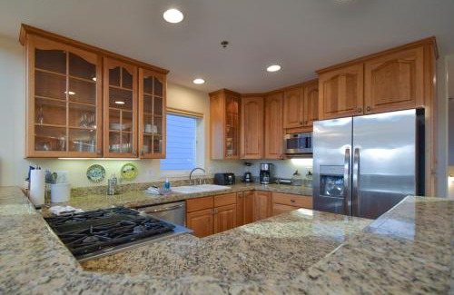 Homer House | Lakeshore Lodging Lodge 715