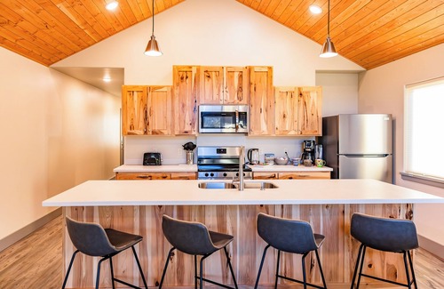 Homer Condo | Lakeshore Suites