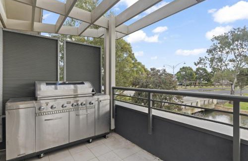 Sanctuary Lakes House | Lakeside 3-Bed Family Home with Amazing Views