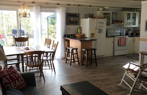 Morell Cottage | Lakeside Beach Cottage "Salty Shores" Lic #2031037