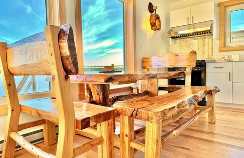 Saint Esprit Cottage | Lakeside Country Home with Handmade Wood Furniture, Hot Tub, Kayaks, 85”TV