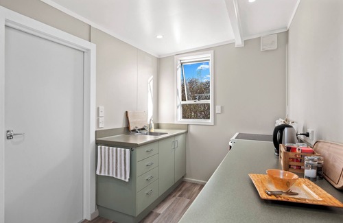 Motuoapa Cottage | Lakeside Escape - Motuoapa Holiday Home