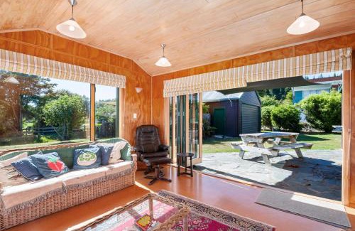Tauranga Taupo House | Lakeside Lodge - Tauranga Taupo Holiday Home