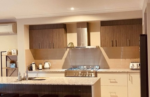 Nagambie House | “Lakeside” Love the life at Lakeside Drive