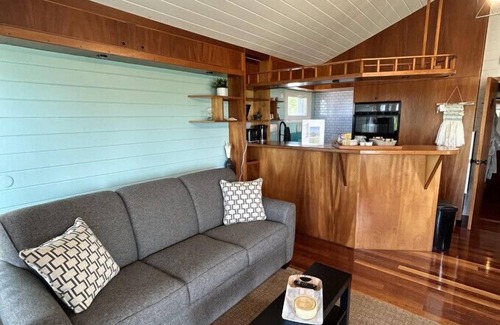 West Bay Cottage | Lakeside Luxury Cottage & Hot Tub